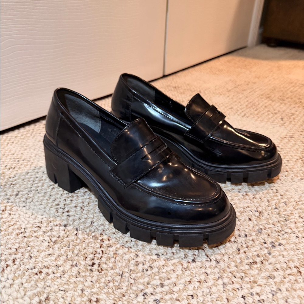 Crown Vintage Black Glossy Chunky Loafers size 8